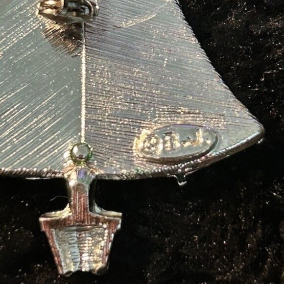 Vintage BJ Silver Tone w/Green Background and Red Rhinestones, Christmas Tree - Picture 4 of 5
